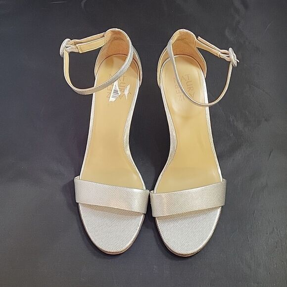 NATURALIZER ALMOND TOE ADJUSTABLE BUCKLE ANKLE STRAP SANDAL - Picture 2 of 14